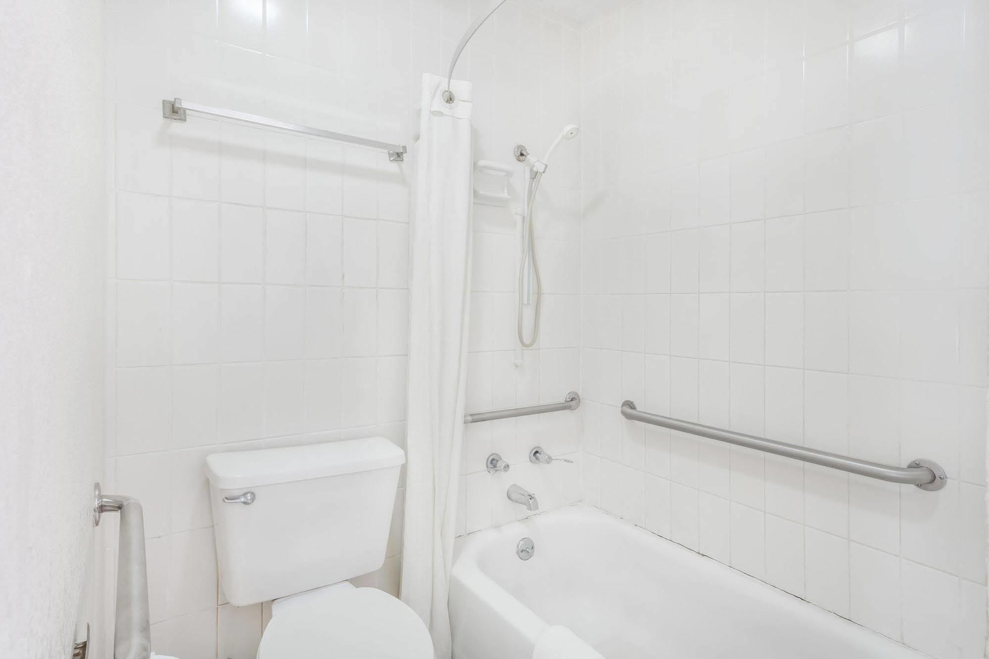 Lake View Inn & Suites Killen Buitenkant foto